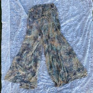 Flowy boho pants with slit